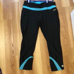 Capri black and blue leggings